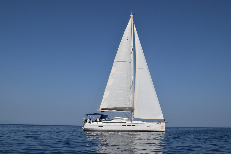Jedrenje Sardinija jedrilica Jeanneau Sun Odyssey 519