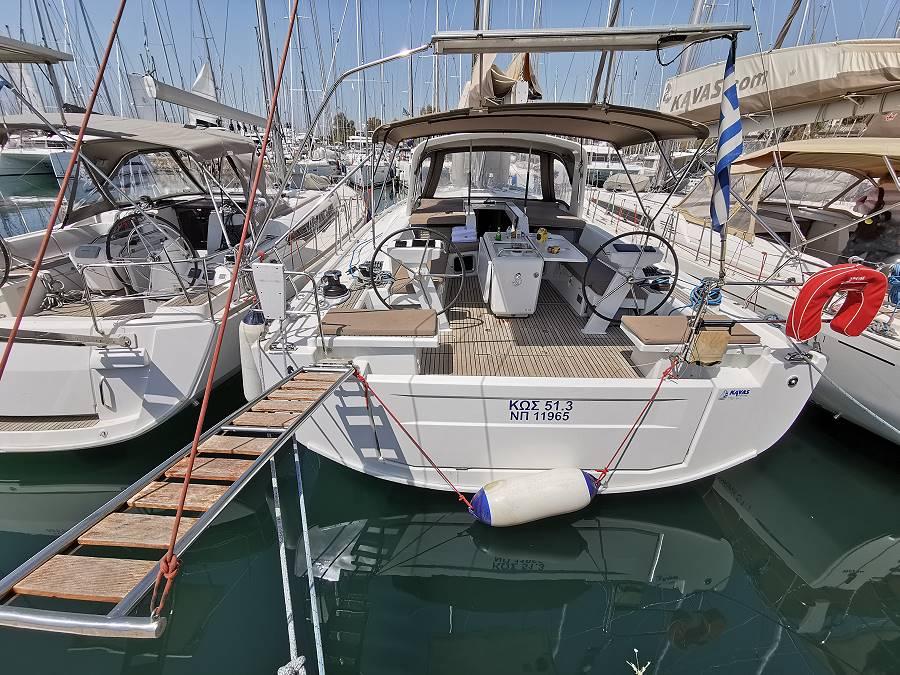 Jedrenje Grcka. Jedrilica Beneteau Oceanis 51.1 u Alimos marini.
