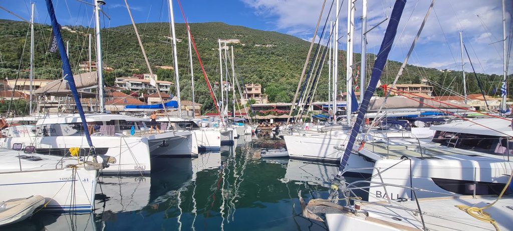 Jedrenje u Grckoj, Hrvatskoj, Italiji i Crnoj gori. Sailorvibe.com. Marina Sivota