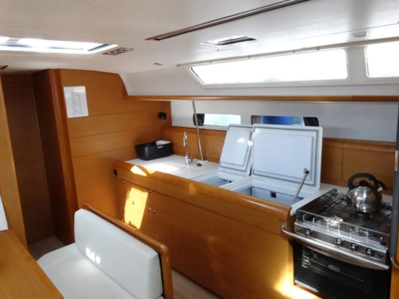 Jedrenje u Grckoj jedrilicom Jeanneau Sun Odyssey 469 iz Lefkade.