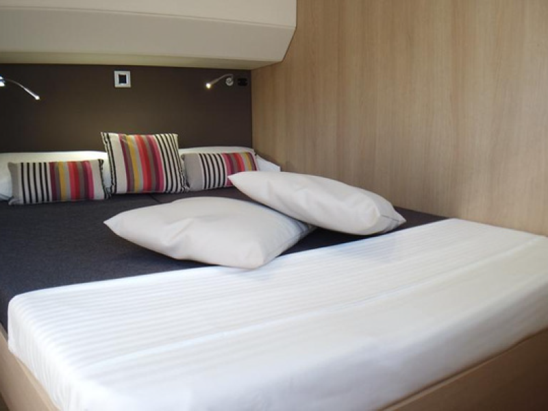 Jedrenje jedrilicom Bali 5,4 u Italiji