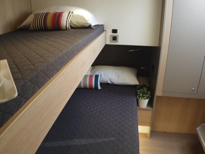 Jedrenje jedrilicom Bali 5,4 u Italiji