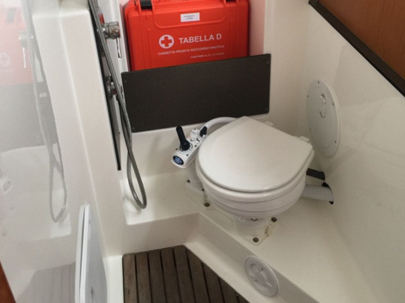 Jedrenje u Italiji jedrilicom Bavaria Cruiser 33