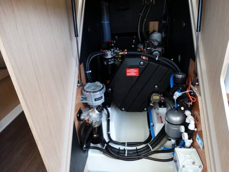 Jedrilica Beneteau Oceanis 41.1 vezana u Alimosu. Jedrenje u Grckoj.