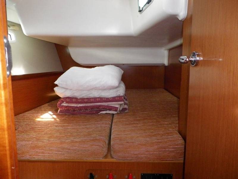 Jedrilica Beneteau Oceanis 43. Jedrenje u Grckoj