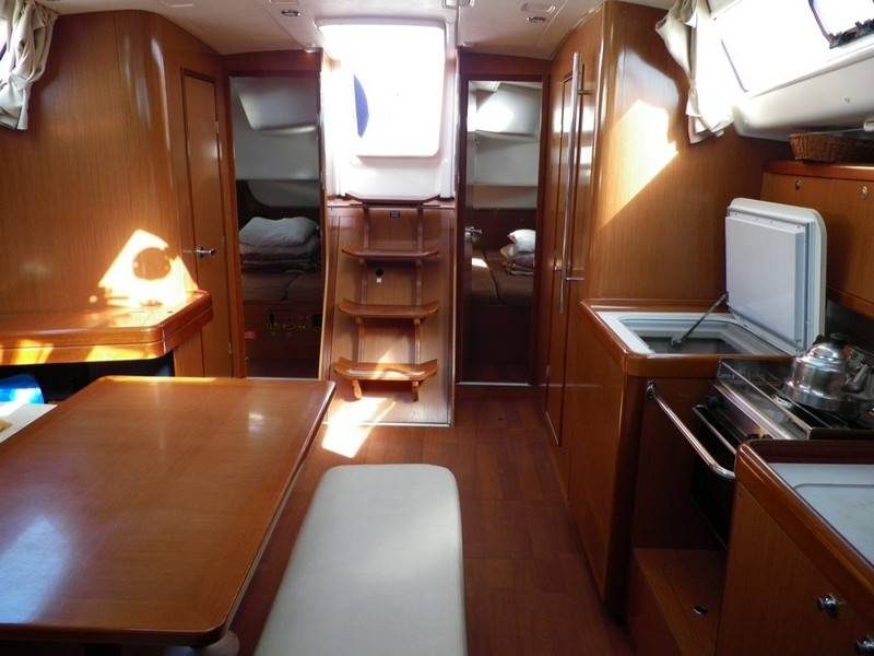 Jedrilica Beneteau Oceanis 43. Jedrenje u Grckoj