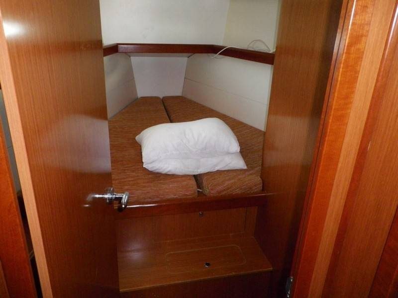 Jedrilica Beneteau Oceanis 43. Jedrenje u Grckoj
