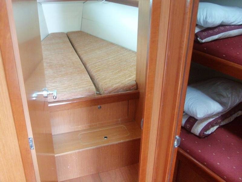 Jedrilica Beneteau Oceanis 43. Jedrenje u Grckoj