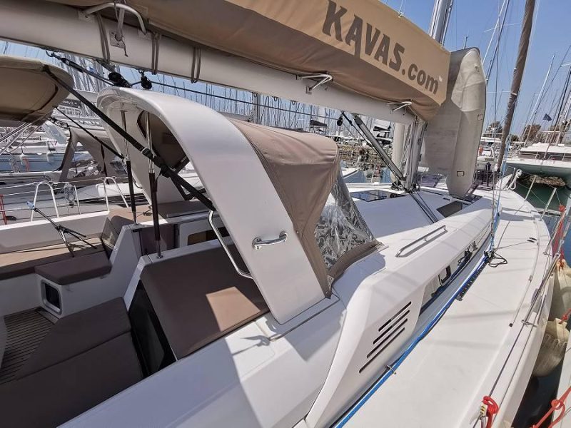 Jedrenje Grcka. Jedrilica Beneteau Oceanis 51.1 u Alimos marini.