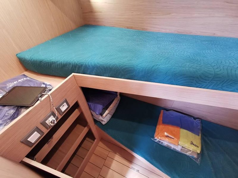 Jedrenje Grcka. Jedrilica Beneteau Oceanis 51.1 u Alimos marini.