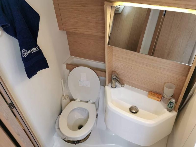 Jedrenje Grcka. Jedrilica Beneteau Oceanis 51.1 u Alimos marini.