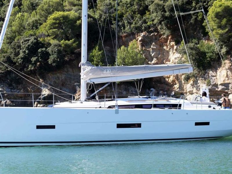 Dufour 430