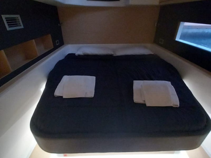 Jedrenje Sardinija katamaran Dufour 48