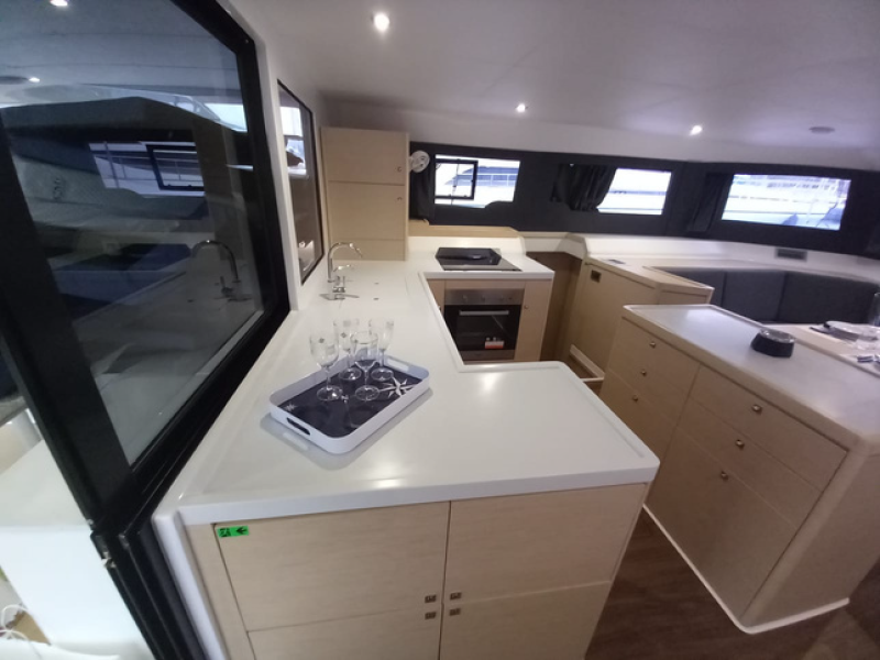 Jedrenje Sardinija katamaran Dufour 48