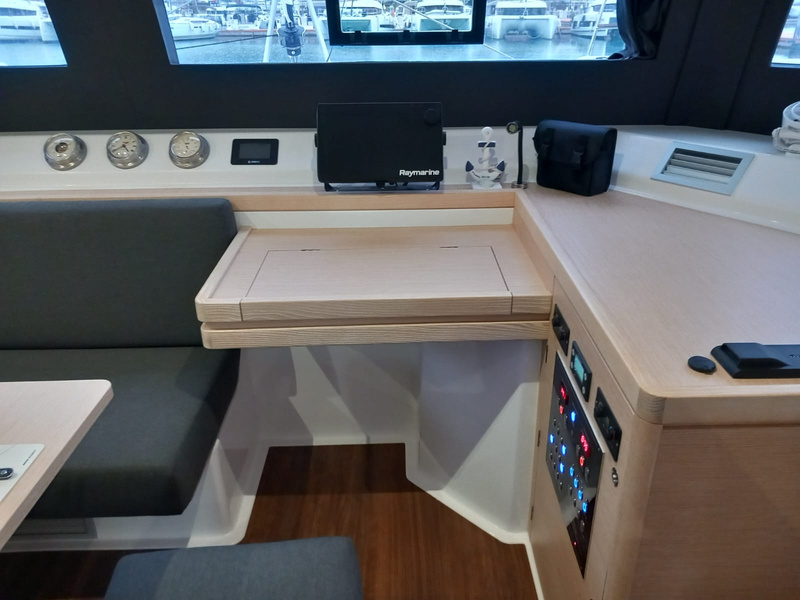 Jedrenje Sardinija katamaran Dufour 48