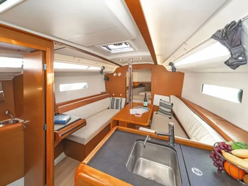 Jedrenje u Grckoj. Jedrilica Jeanneau Sun Odyssey 34,9 vas ceka u Volosu.