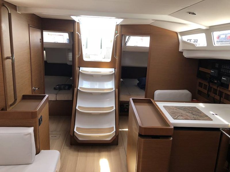 Jedrenje u Grckoj. Jedrilica Jeanneau Sun Odyssey 440 u Alimos marini.