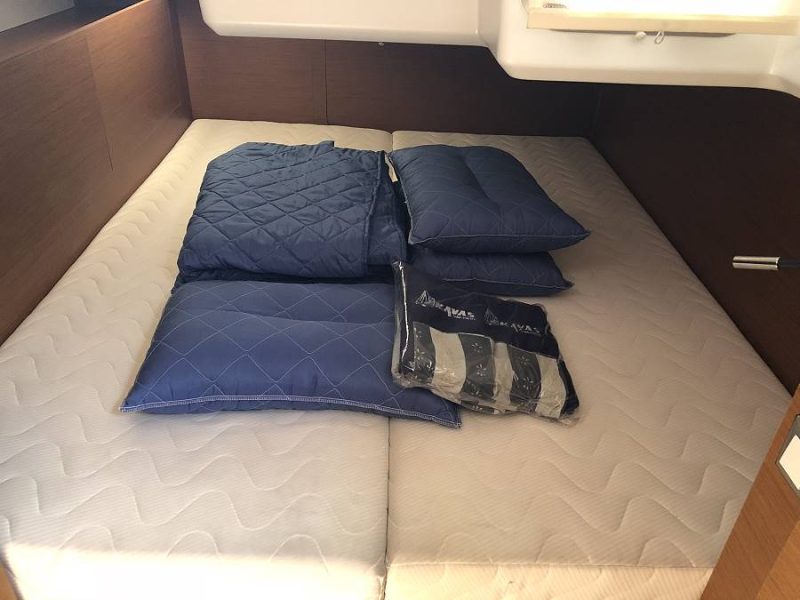 Jedrenje u Grckoj. Jedrilica Jeanneau Sun Odyssey 440 u Alimos marini.