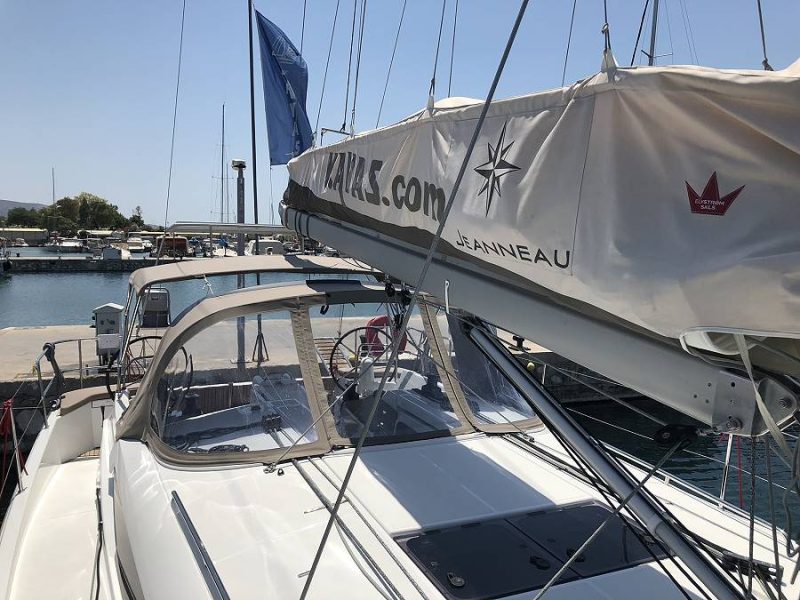 Jedrenje u Grckoj. Jedrilica Jeanneau Sun Odyssey 440 u Alimos marini.