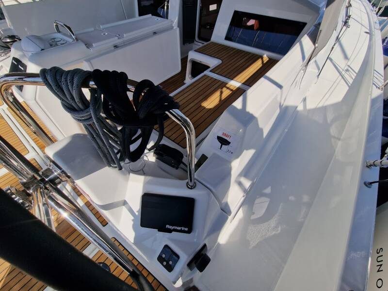 Jeanneau Sun Odyssey 440 jedrilica vezana u Biogradu. Jedrenje u Hrvatskoj.