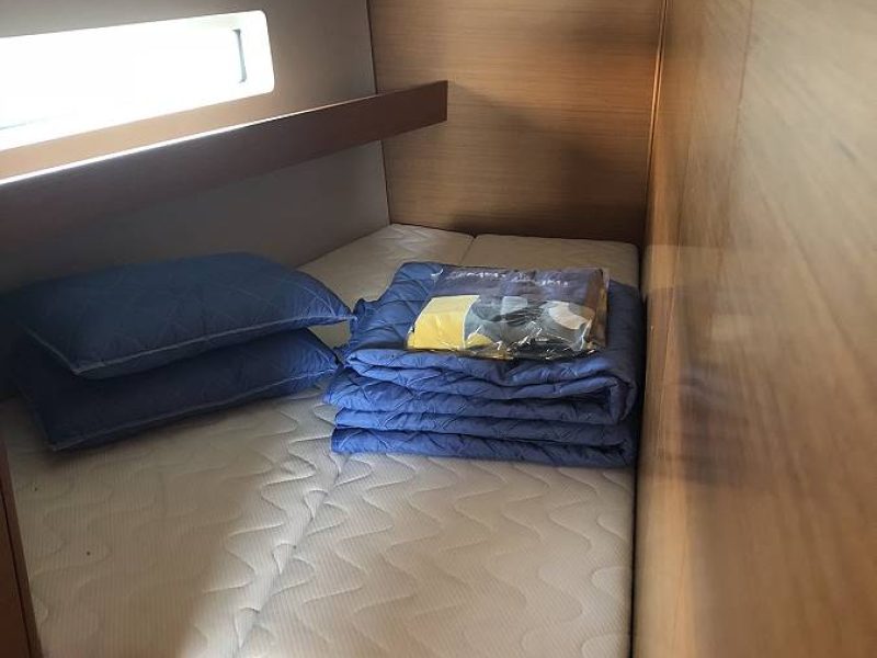 Jedrenje u Grckoj. Jedrilica Jeanneau Sun Odyssey 440 u Alimos marini.