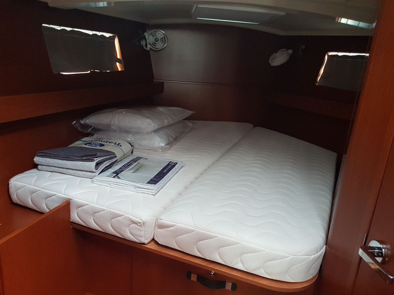 Jedrenje u Tirenskom moru jedrilicom Beneteau Oceanis 41,1