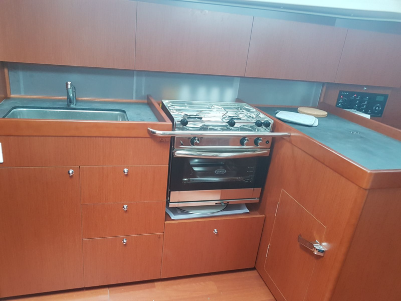 Jedrenje u Tirenskom moru jedrilicom Beneteau Oceanis 41,1