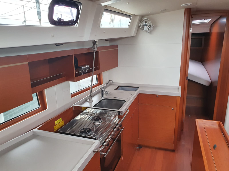 jedrenje Italija jedrilica Beneteau Oceanis 46,1