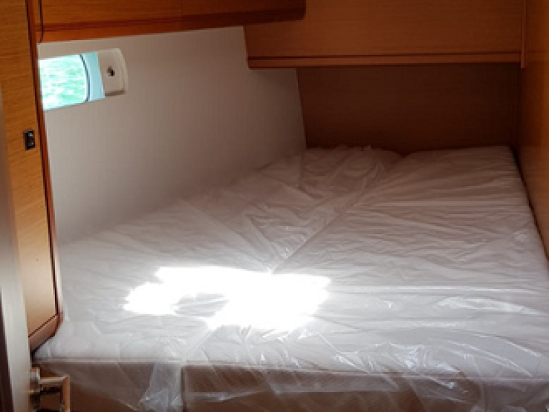 Jedrenje Sardinija jedrilica Jeanneau Sun Odyssey 519