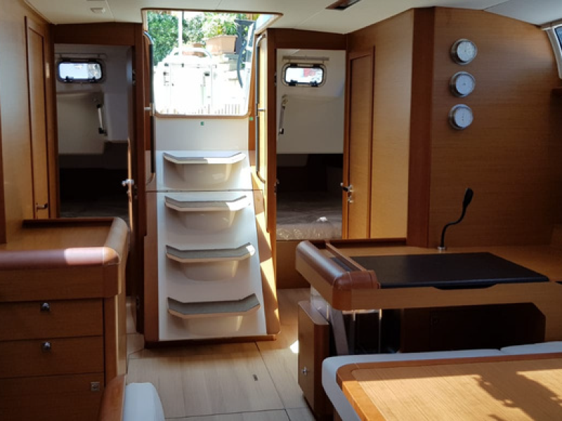 Jedrenje Sardinija jedrilica Jeanneau Sun Odyssey 519