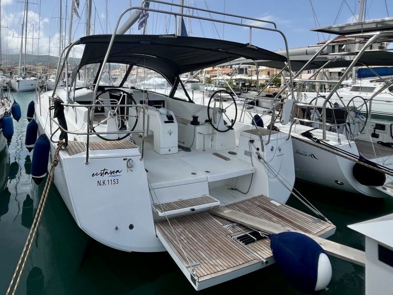 Jedrenje U Grckoj. Jeanneau Sun Odyssey 44 jedrilica na Lefkadi.